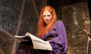 Наша актриса, останала без доходи, се закани да проституира