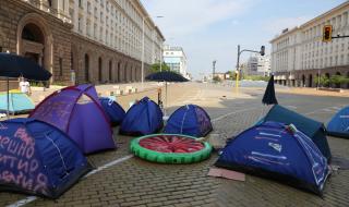 200 лв. глоба за палатка на жълтите павета