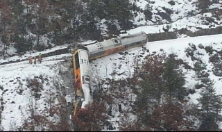 Влак дерайлира в Алпите, има жертви