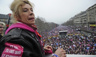 Сълзотворен газ срещу противниците на гей-браковете в Париж