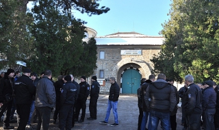 Надзирателите отново излязоха на протест