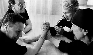 U2, Ед Шийрън и Тарас Тополя в „Yours Eternally“ - за надеждата във време на война