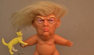 Мъничка кукла трол &quot;Тръмп&quot; ще ви докара до сълзи