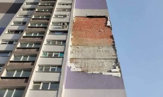 Санирането не издържа на бурята в Бургас (СНИМКИ)