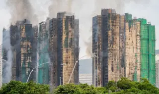Жители на изгорелия жилищен комплекс в Хонконг призоваха властите да възстановят домовете им 