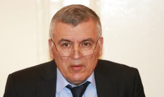 Ангарски: Каримански е подготвен като специалист, но няма опита в работа с финансовите институции
