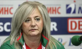 Kristiana Koleva in front of FACTS: The barbell nationals have been sitting without salaries for six months now 
