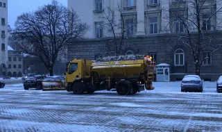 Над 100 снегорина са в готовност да борят снега в София 