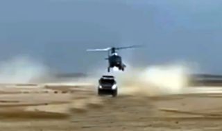 "Чудовището" КамАЗ се сблъска с летящ хеликоптер (ВИДЕО)