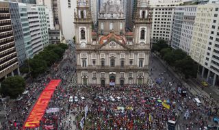 Голяма демонстрация в Бразилия