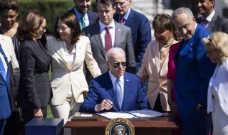 Джо Байдън подписа Закона за наука и полупроводници