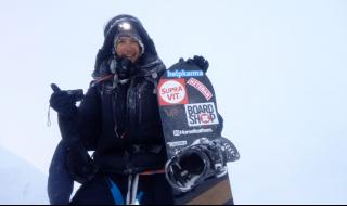 Българин се спусна от осемхилядник със сноуборд
