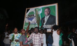 Настоящият президент на Сиера Леоне води в изборната битка за поста