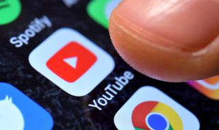 YouTube блокира канали на руски медии