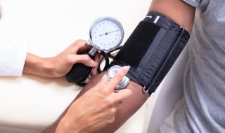 Светило в медицината обяви опасните стойности на кръвното и как да го смъкнем без лекарства