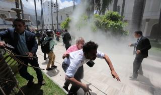 Венецуела: Гражданската война чука на вратата (ВИДЕО+СНИМКИ)