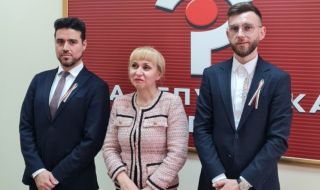 Диана Ковачева се срещна с представители на стачкуващите служители на МВнР