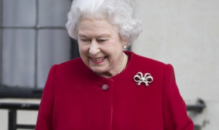 Елизабет II търси да наеме човек, който да отлепя изплютите дъвки в двореца й