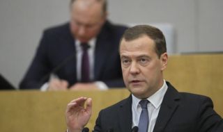 Медведев: Трябва да построим и модернизираме хиляди танкове в отговор на военната помощ за Украйна