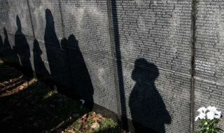Оскверниха Мемориала на жертвите на комунизма пред НДК