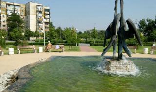 Хората в Пловдив захвърлиха дрехи и задръжки заради жегите (ВИДЕО)