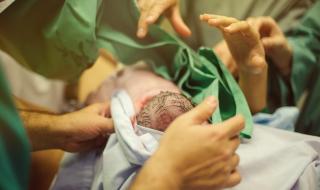 Жена роди тризнаци след 12 години опити