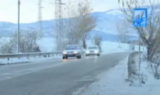 Няколко населени места в Кюстендилско са още без ток след снеговалежите