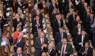 Новият парламент прие спорни за гражданите закони