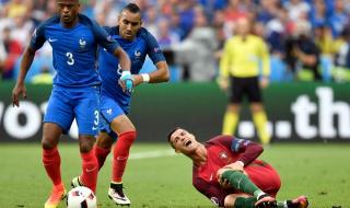 Роналдо едва не се контузи нелепо (ВИДЕО)