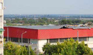 Ураган отнесе покрива на спортната зала в Стара Загора