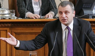 БСП: Кой е на мястото на Емел Етем в ГЕРБ?