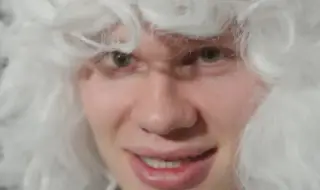 Ерлинг Халанд в ролята на Дядо Коледа: Футболната звезда донесе празнична магия на децата в Манчестър - ВИДЕО