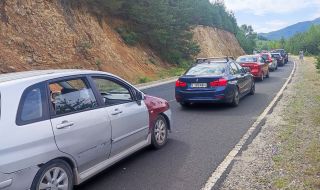 Километрична колона от коли на магистрала "Тракия" заради катастрофа 