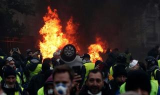 Френските протестиращи не се отказват от войната срещу Макрон