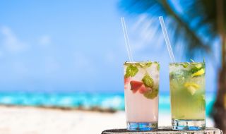 Не прекалявайте с пиенето на алкохол на плажа
