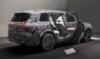 Първи официален поглед към най-луксозното Audi