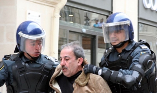 В Баку не им е до песен