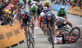 Инциденти белязаха третия етап от Обиколката на Франция. Белгиец триумфира (ВИДЕО)