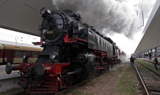 Уникален парен ретро локомотив тръгна от София до Банкя