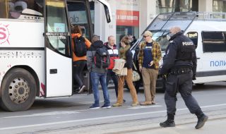 Два автобуса с желаещи да се евакуират тръгват от Одеса за България