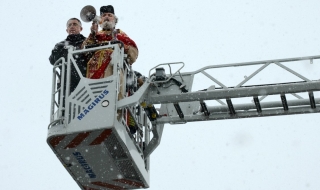 Снимката от нас – заглавието от вас