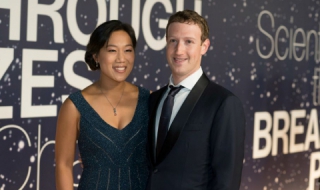 Зукърбърг сменя памперси за 20 секунди