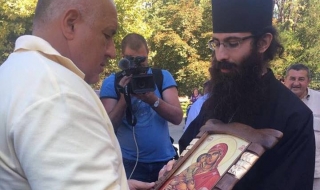 На Света Богородица Борисов иска оставки