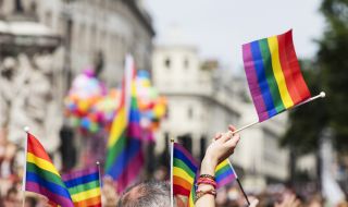 Русия забранява ЛГБТ пропаганда и сред възрастните