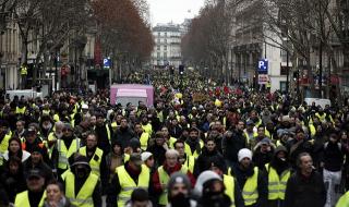 &quot;Жълтите жилетки&quot; подпалиха Париж (ВИДЕО)
