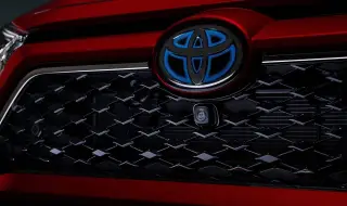 Синята емблема на Toyota остава в историята