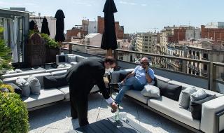 Барселонски хотел казва "сбогом" на своите пациенти с COVID-19