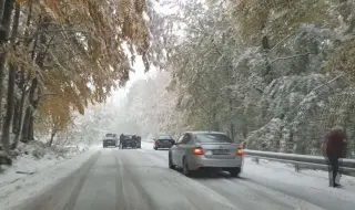 Сняг натрупа на прохода Петрохан