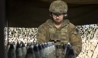 Британското правителство ще изгради мрежа от нови заводи за боеприпаси