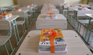 Децата не могат да четат и смятат, а ще им наливат религия